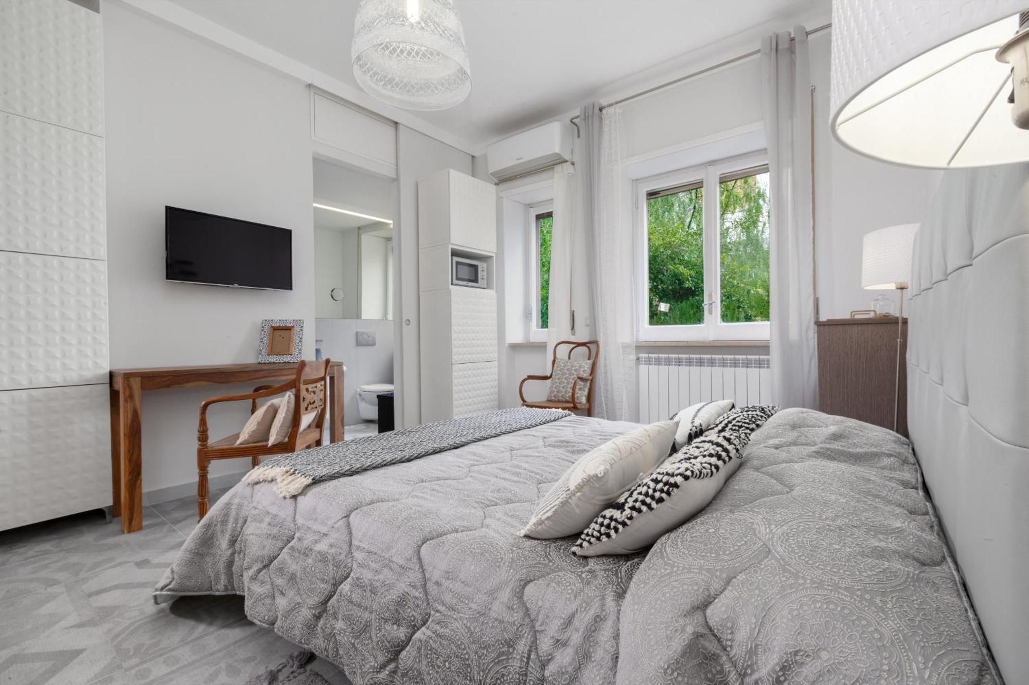 - Charme Apartment *