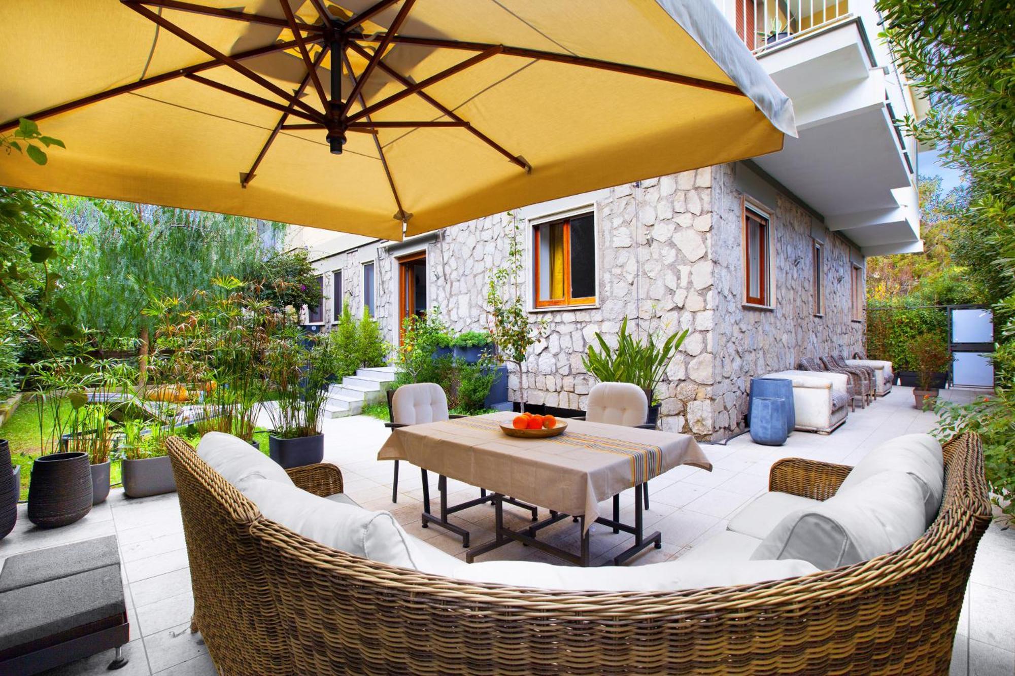 - Charme Apartment *